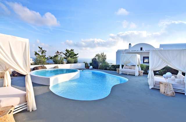 Santorini Skies, Plum Guide home in Santorini, Greece