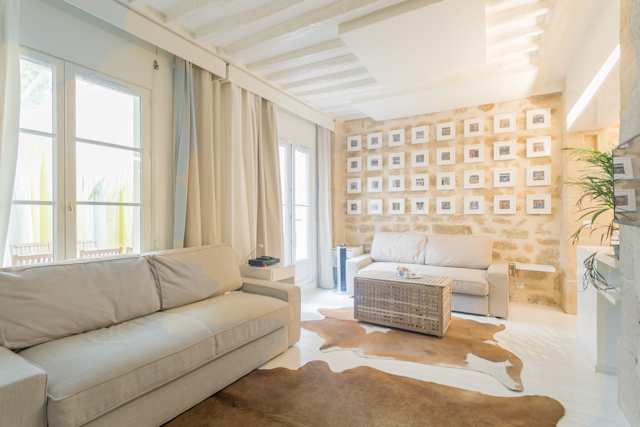 Tile Crescent, Plum Guide home in Paris