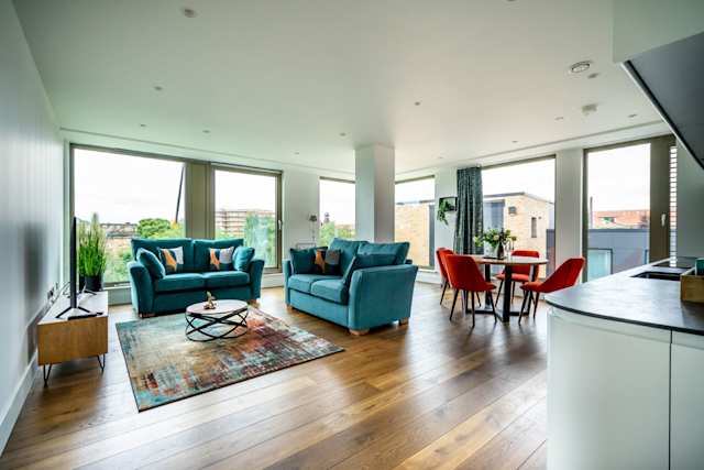 Riverside Life, Plum Guide home in York, UK