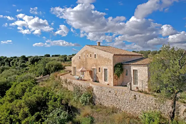 Axis Mundi, Plum Guide home in Sicily