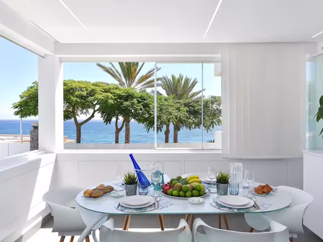  Atlantic Waves, Plum Guide home in Las Palmas de Gran Canaria
