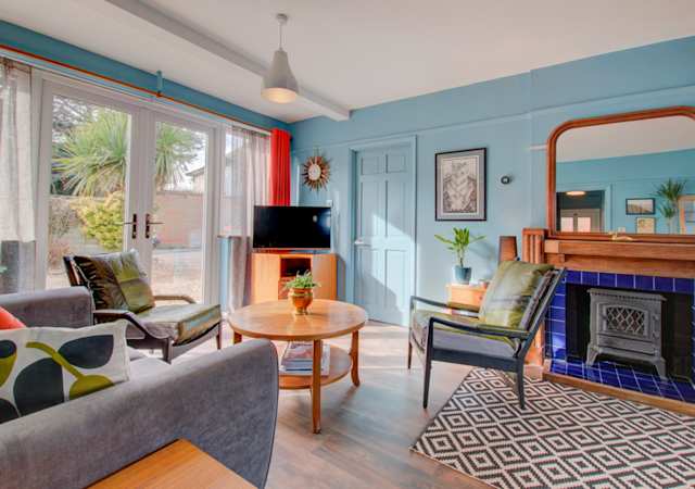 Blue Suede Sandals, Plum Guide home in Essex, UK