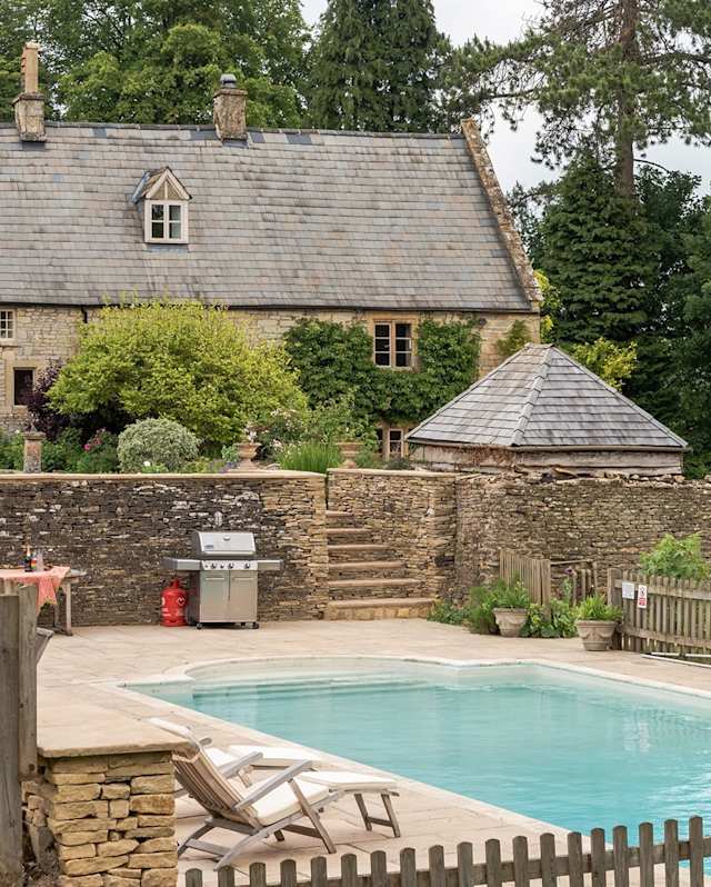 Pool and exterior of Thyme & Sage, Plum Guide home in the Cotswolds