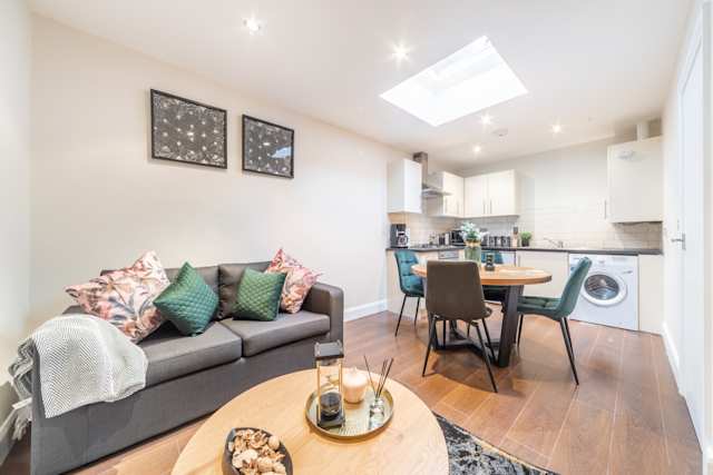 Colour Charm, Plum Guide home in London, UK