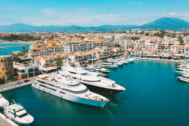 Marbella City & Luxury Puerto Banus Port Walking Tour