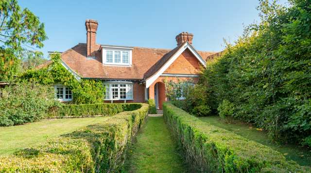 The Mad Hatter's Tea Party, Plum Guide home in the New Forest, UK