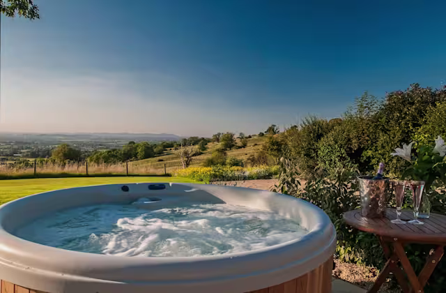Honeycomb Cottage, Plum Guide home in the Cotswolds