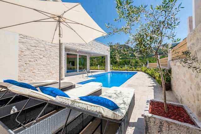 Take the Helm, Plum Guide home in Croatia