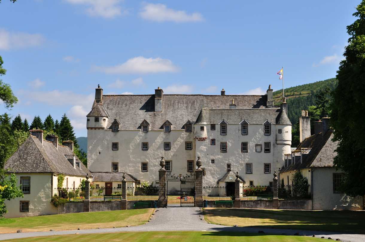 Traquair House, Innerleithen, Scottish Borders | Image by byb64 is licensed under CC BY-NC-SA 2.0