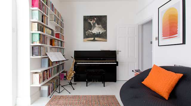 Brondesbury Cottage, Plum Guide home in London