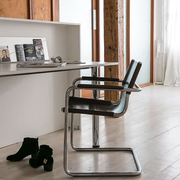 Study inside Swing apartment
