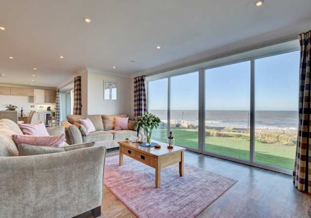 Driftwood Deluxe, Plum Guide home in Devon