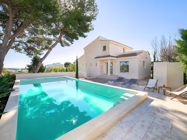 An Island In The Sun, Plum Guide home in Alicante