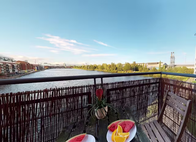 Dockside Dreaming, Plum Guide home in Cardiff