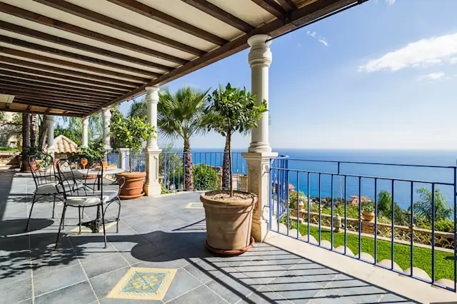 Bella Bay, Plum Guide home in Sicily