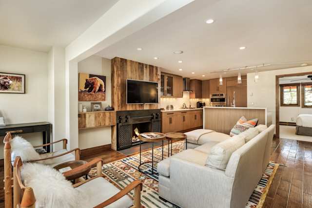 Cast Iron Cosiness, Plum Guide home in Aspen, USA