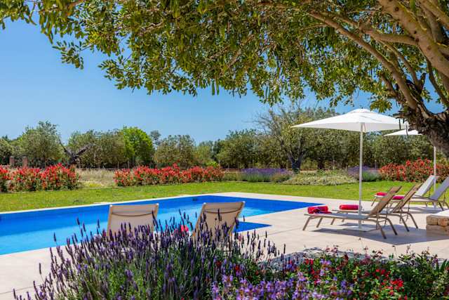 The Flower Garden, Plum Guide home in Majorca, Spain