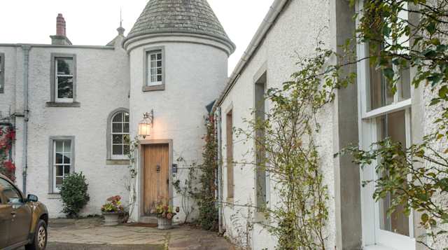 The Laird's Loch, Plum Guide home in Scotland