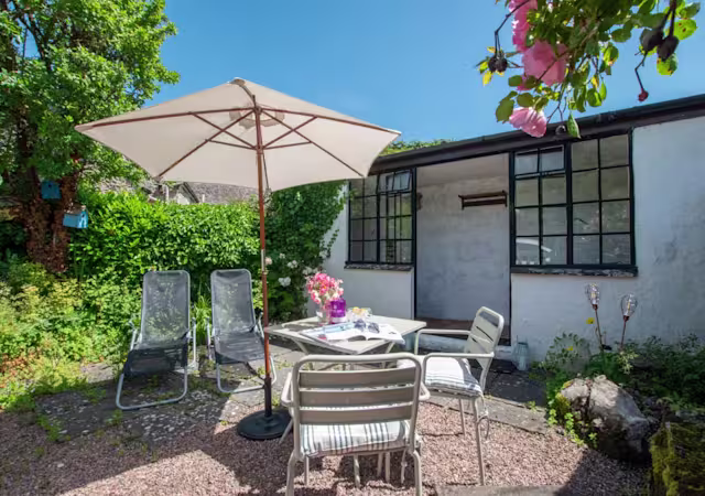 English Hedgerows, Plum Guide home in Devon