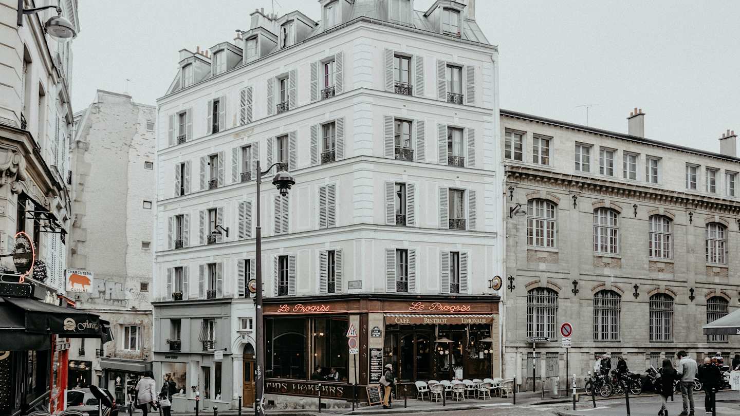 Restaurant, a Paris street scene