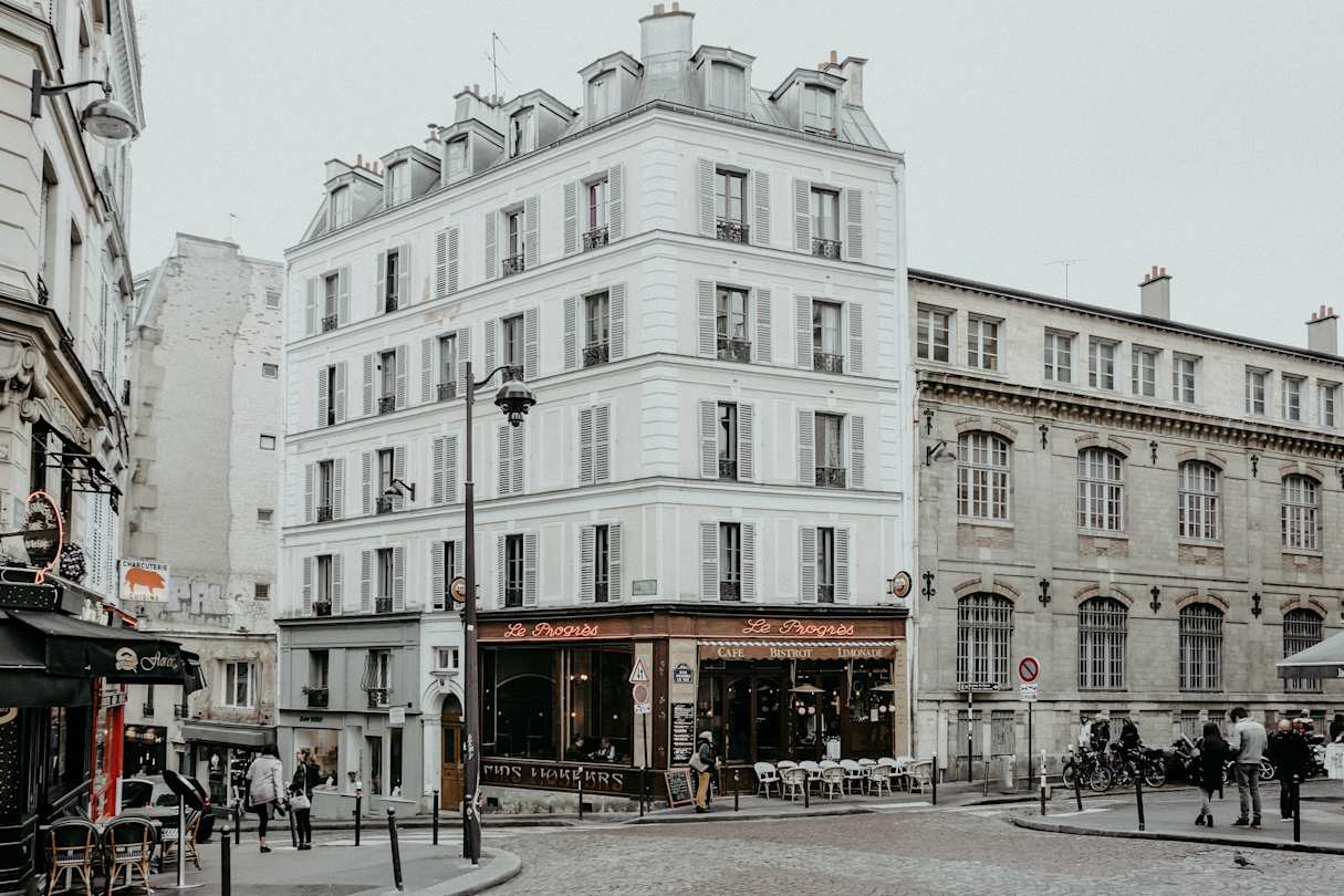 Restaurant, a Paris street scene