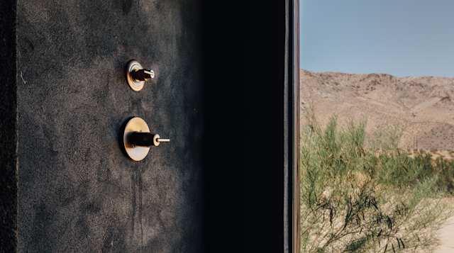 Shower details in Desert Saga