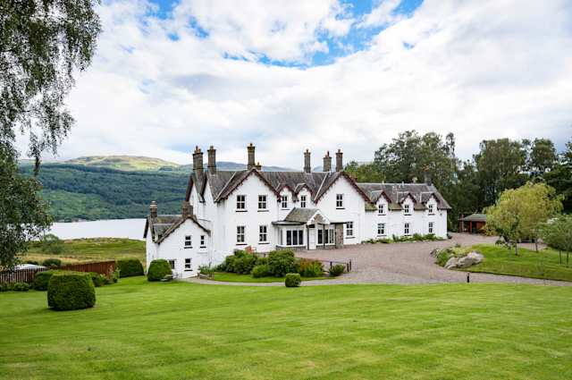 Lochside, Plum Guide home in Loch Tay, Scotland