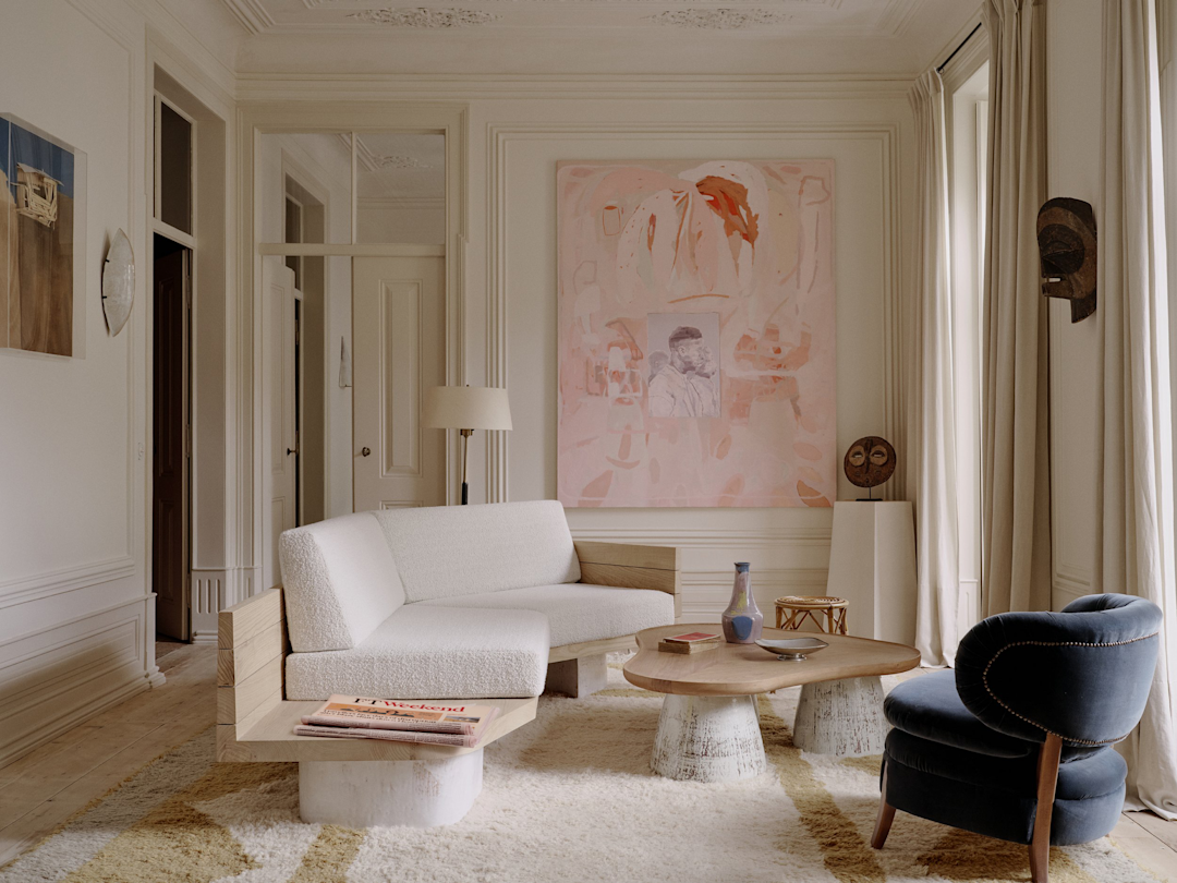 The Financial Times in a Plum Guide Home