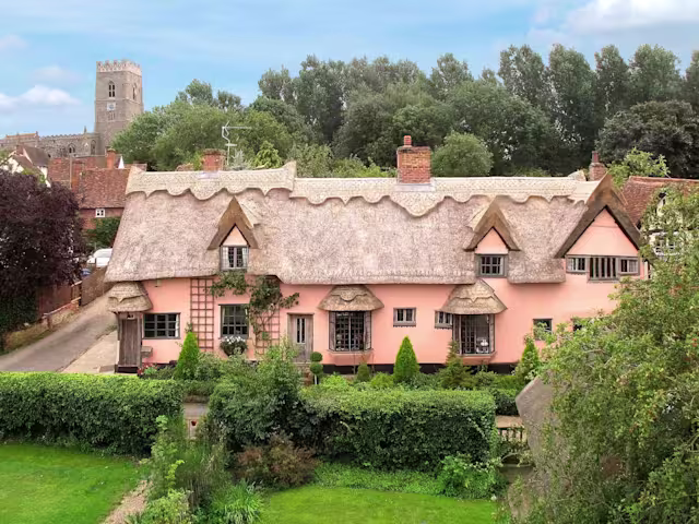 Raspberry Scone, Plum Guide home in Suffolk