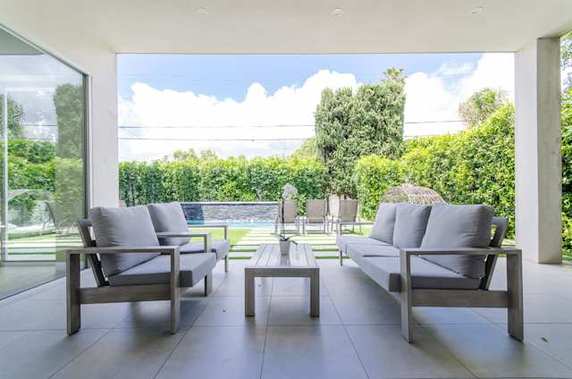 Kombucha, Plum Guide home in Hollywood, Los Angeles