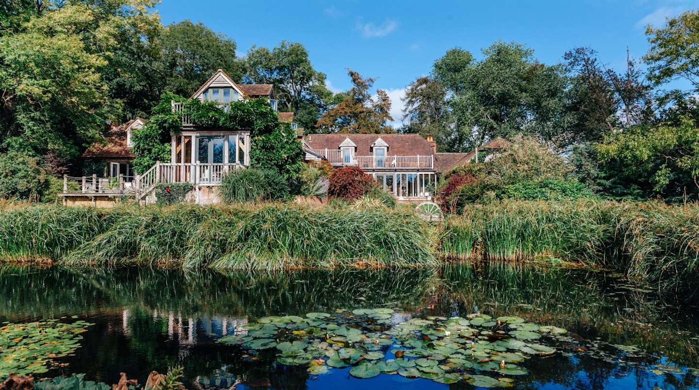 Dragonfly Manor, Plum Guide home in Oxfordshire