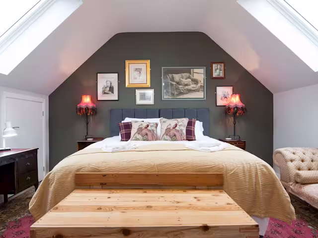 Paint a Picture, Plum Guide home in Cardiff