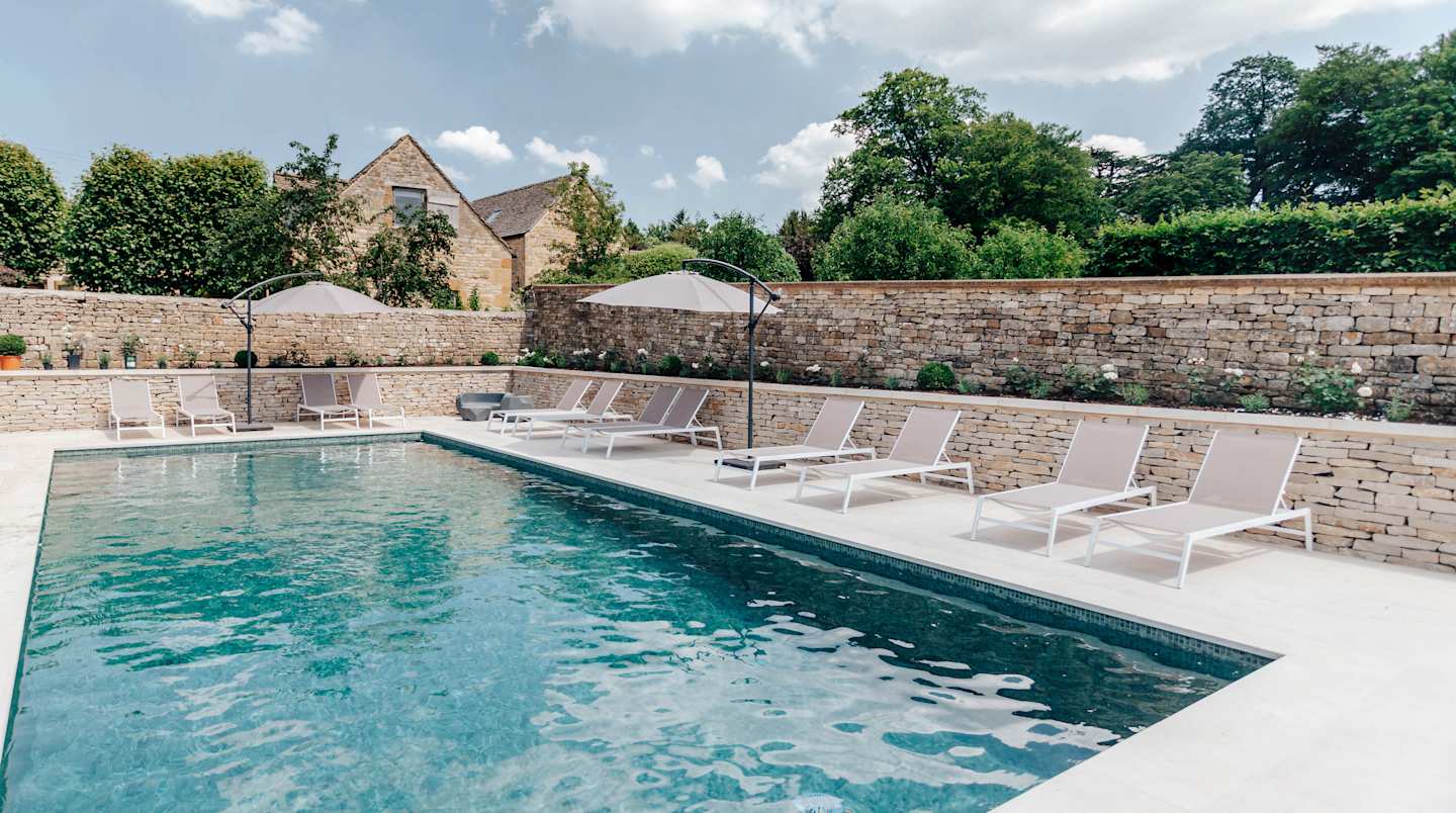 Pool at The Bronze Knight, Plum Guide home in Cotswolds