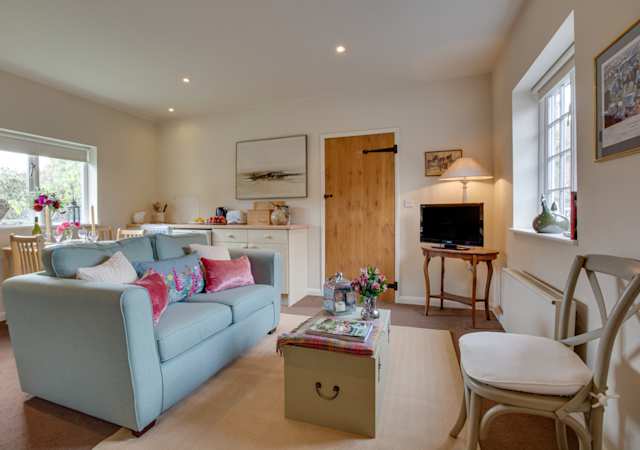 Farm And Colour, Plum Guide home in West Sussex