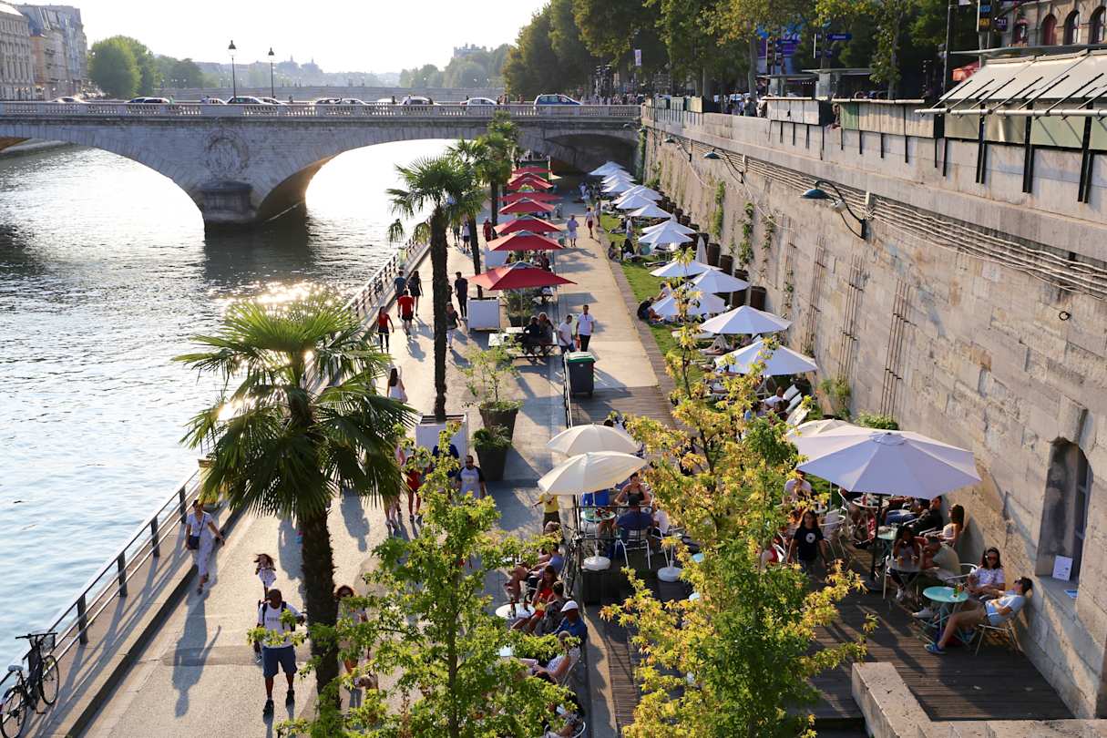 Quay on the banks of the River Seine, Paris, France