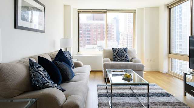 Blue Garland, Plum Guide home in New York