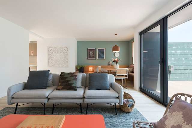 Behind The Brushstrokes, Plum Guide home in Porto