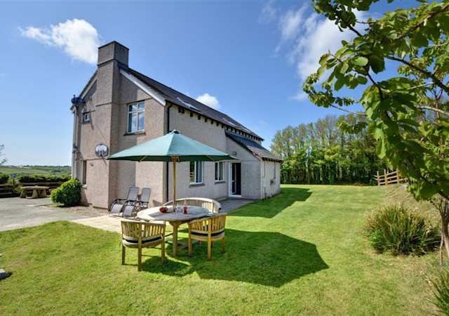 Issey’s Blue, Plum Guide home in Cornwall, UK