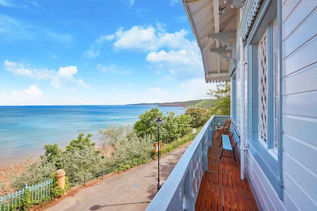 Chalet Charm, Plum Guide home in Yorkshire, UK