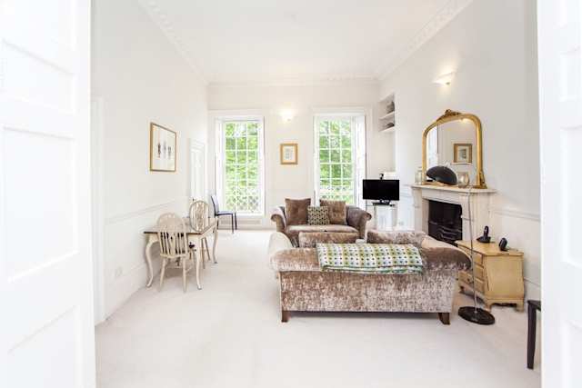 Mighty Mauve, Plum Guide home in Wiltshire, UK