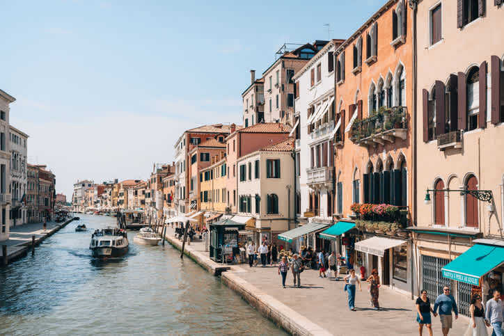 Areas To Avoid In Venice Other Travel Tips Plum Guide areas-to-avoid-in-venice-other-travel-tips-plum-guide