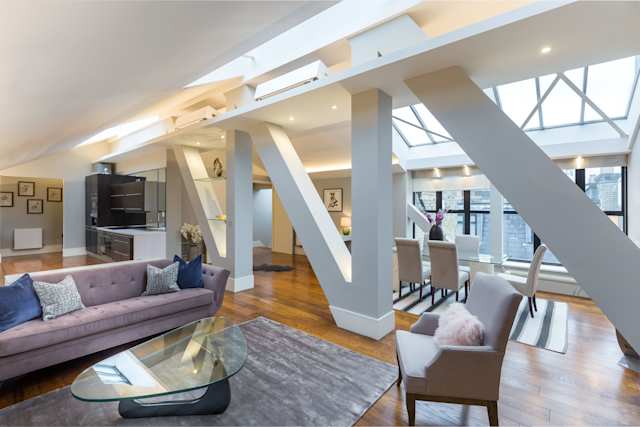 Elizabeth's Crown, Plum Guide home in London