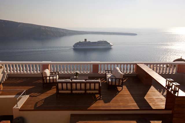 The Captain's Villa, Plum Guide home in Santorini, Greece