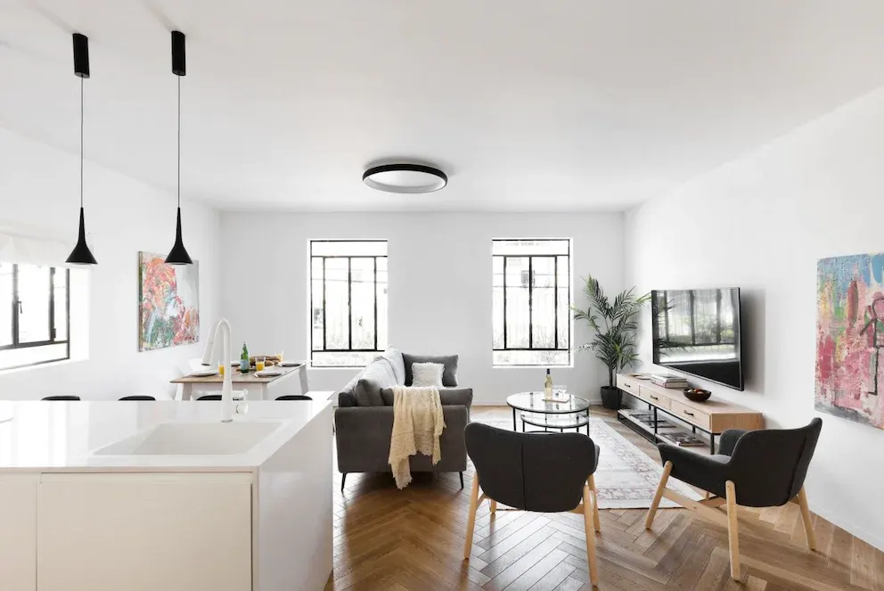Surrounded by the Light, Plum Guide home in Tel Aviv, Israel