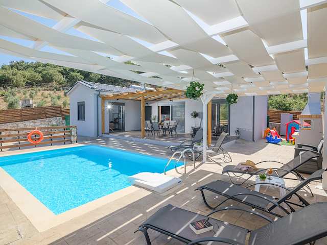 Kalypso, Plum Guide home in Crete, Greece