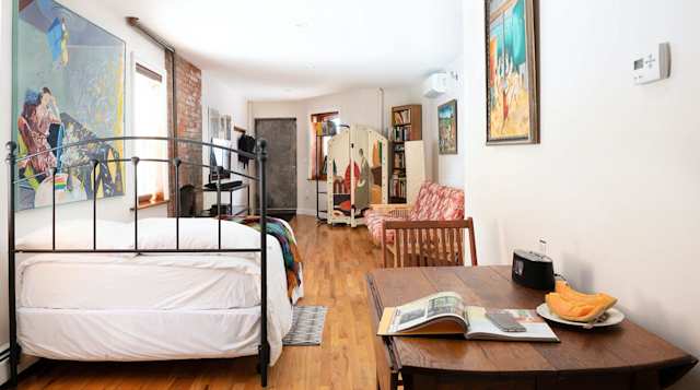 Under The Bunting, Plum Guide home, New York