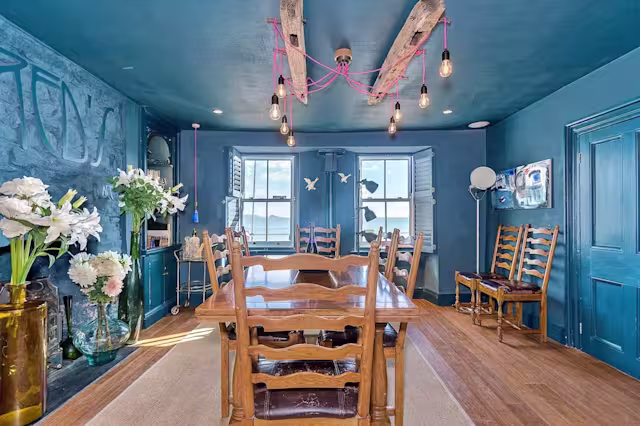 Cornflower Blue, Plum Guide home in Cornwall