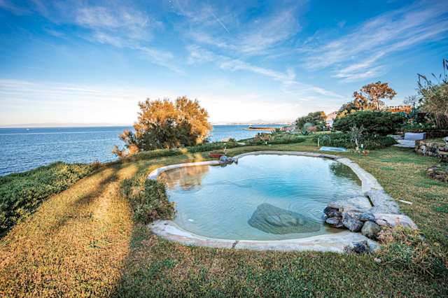 Blue Hearts Of Fiction, Plum Guide home in Italy