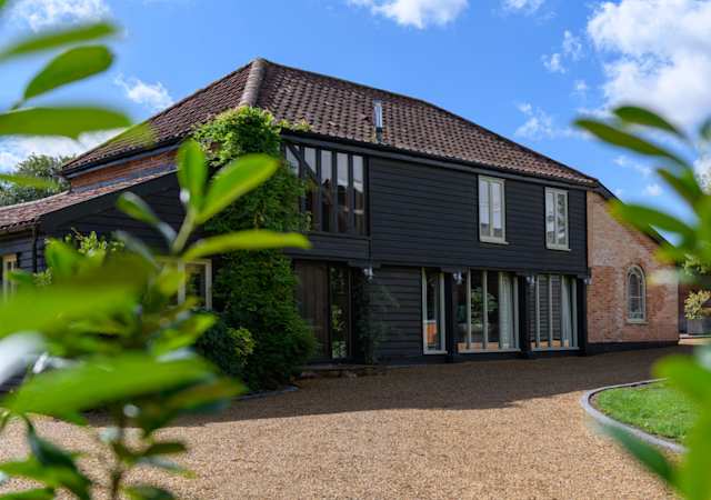 Aslacton Homestead, Plum Guide home in Suffolk, UK