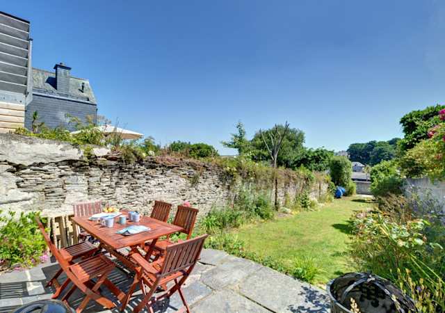 Garden Sun, Plum Guide home in Cornwall, England, UK